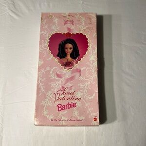 Barbie Hallmark Sweet Valentine Doll in Pink Packaging 1995